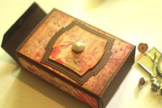 Винтажная коробочка с застежкой для колоды карт
