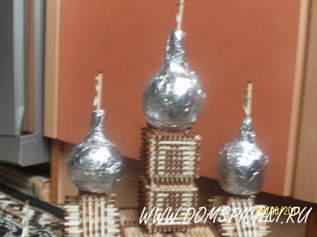 Церковь с серебряными куполами